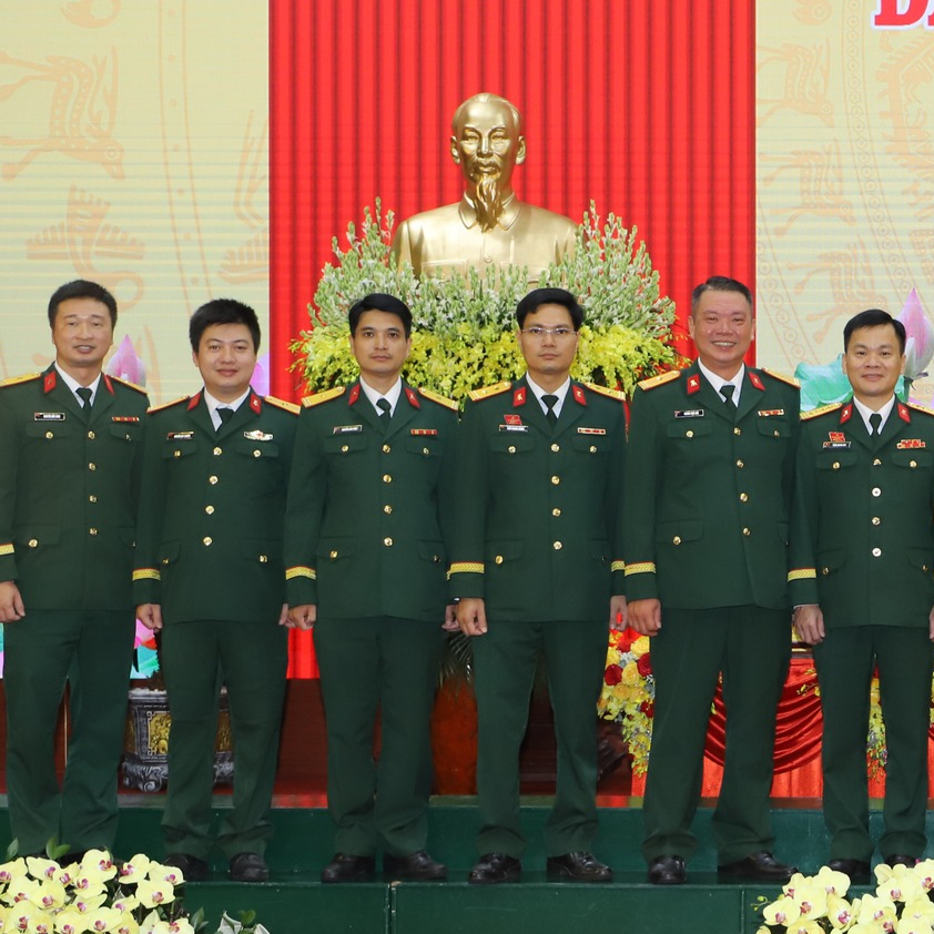 nha-khach-quan-doan-12